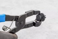 BGS 74270 Zange Zum Lösen Von Kunststoffclips An Türverkleidungen Abdeckungen Länge 185mm -Werkstattwerkzeuge Geschäft bgs 74270 verkleidungsclip zange 00